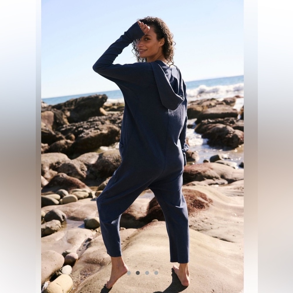 FP Movement Long Sleeved, Hooded Hot Shot Onesie Midnight Navy Blue Size Med NWT - Picture 2 of 4